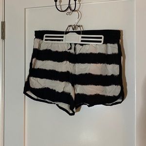 Black & white striped women’s shorts size L. Juicy Couture.